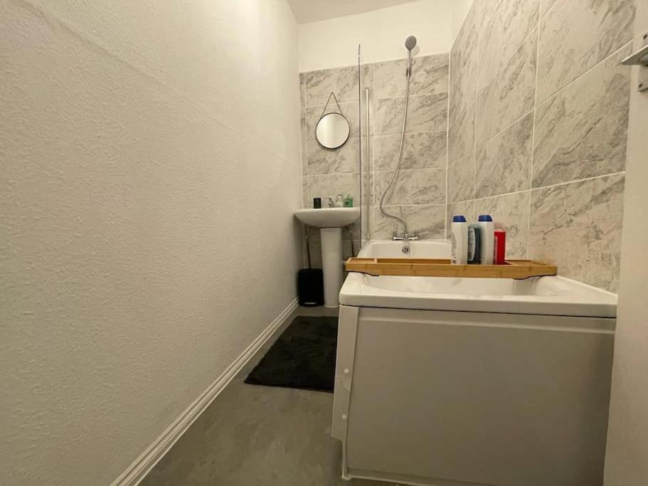 Comfortable 2 Bedroom On Tower Bridge Лондон Екстер'єр фото