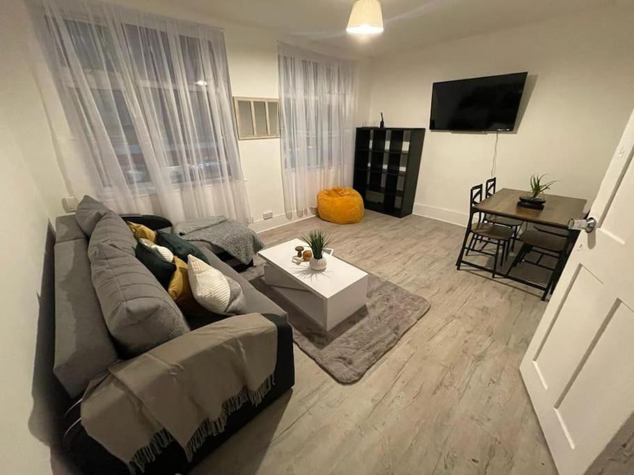 Comfortable 2 Bedroom On Tower Bridge Лондон Екстер'єр фото