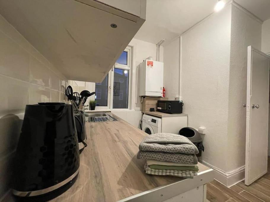 Comfortable 2 Bedroom On Tower Bridge Лондон Екстер'єр фото