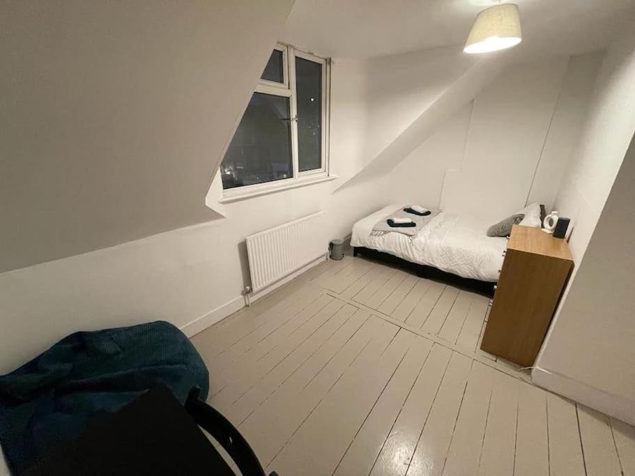 Comfortable 2 Bedroom On Tower Bridge Лондон Екстер'єр фото
