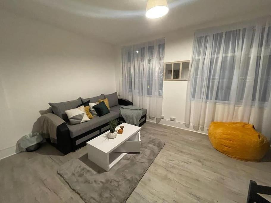 Comfortable 2 Bedroom On Tower Bridge Лондон Екстер'єр фото